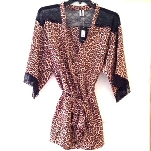 FASHION NOVA BLACK LEOPARD LACE TRIM SATIN ROBE SIZE LARGE NWT